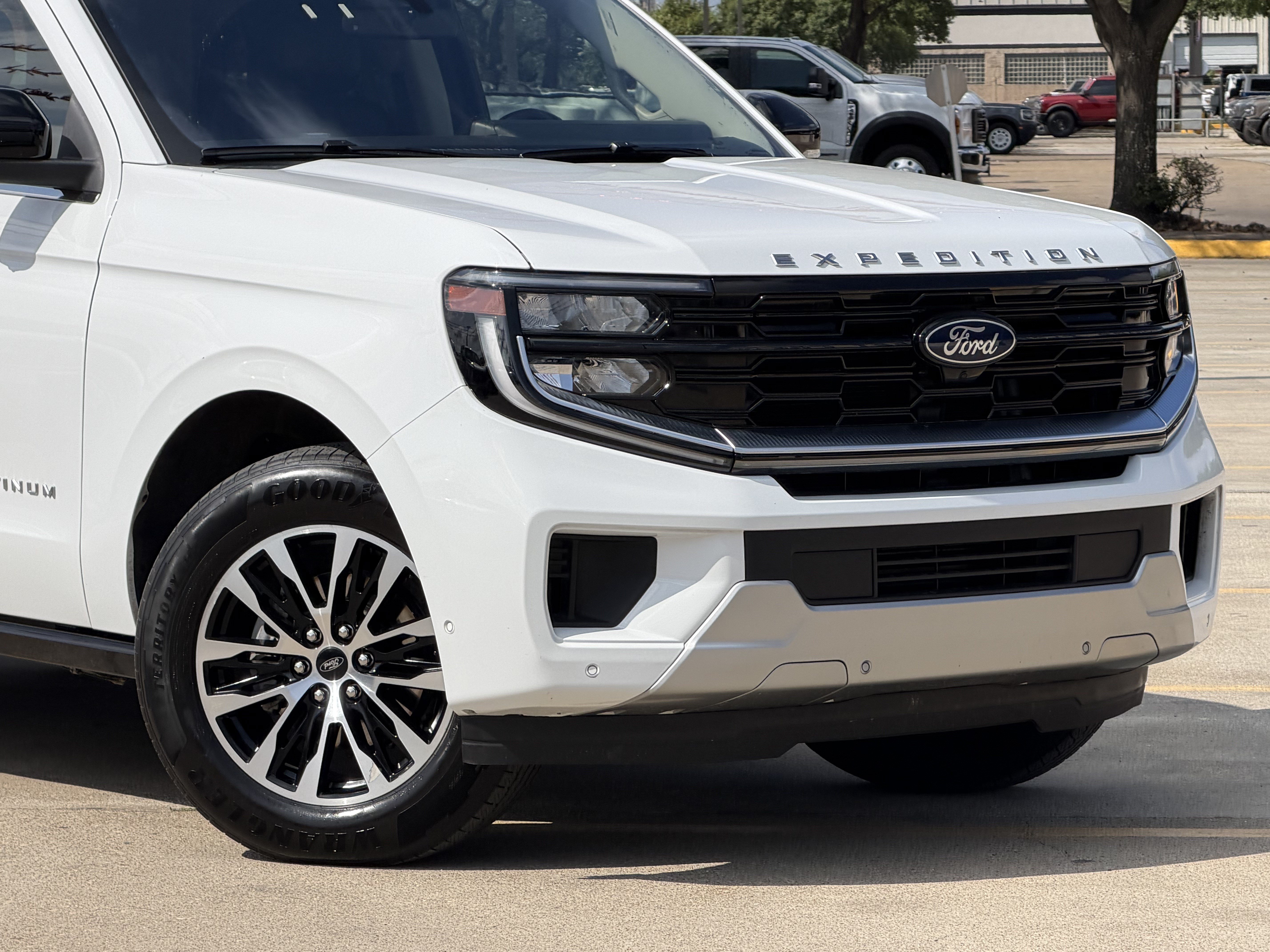 Certified 2025 Ford Expedition Platinum AWD/4WD image 2