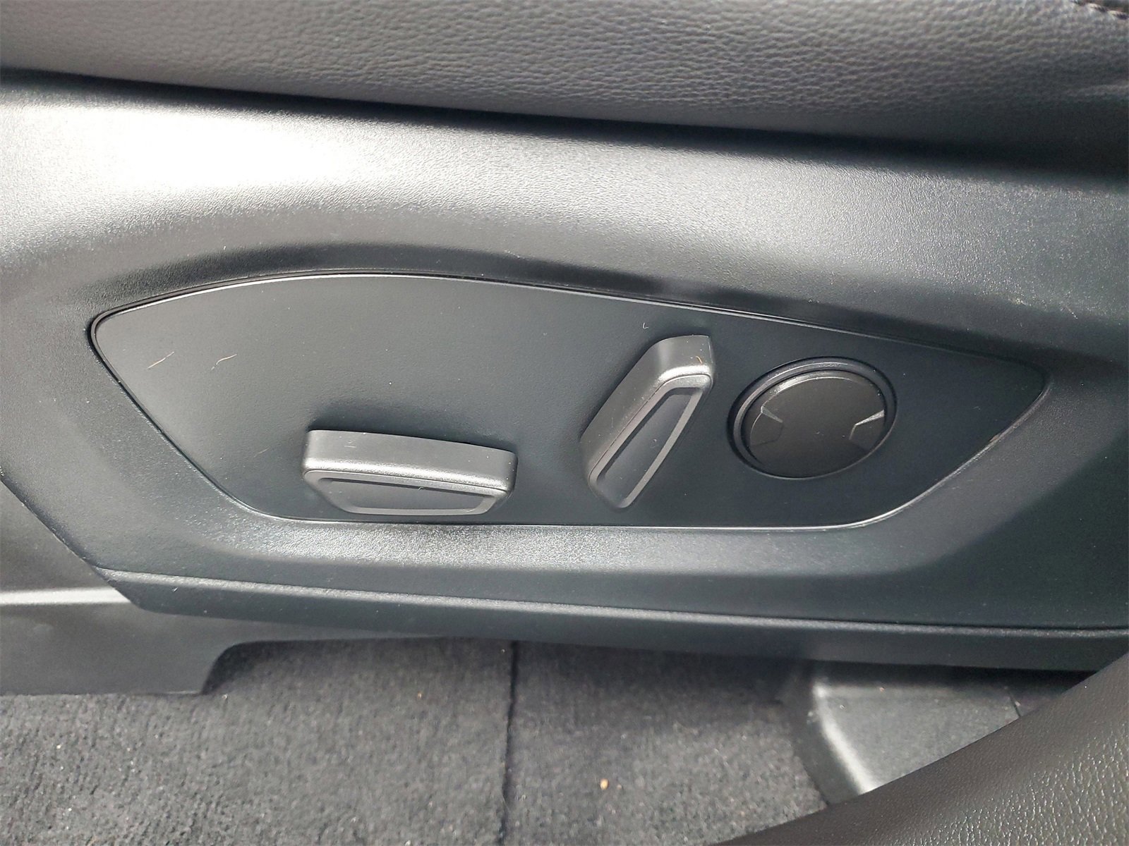 Certified 2023 Ford Explorer ST-Line w/ Class IV Trailer Tow Package image 19