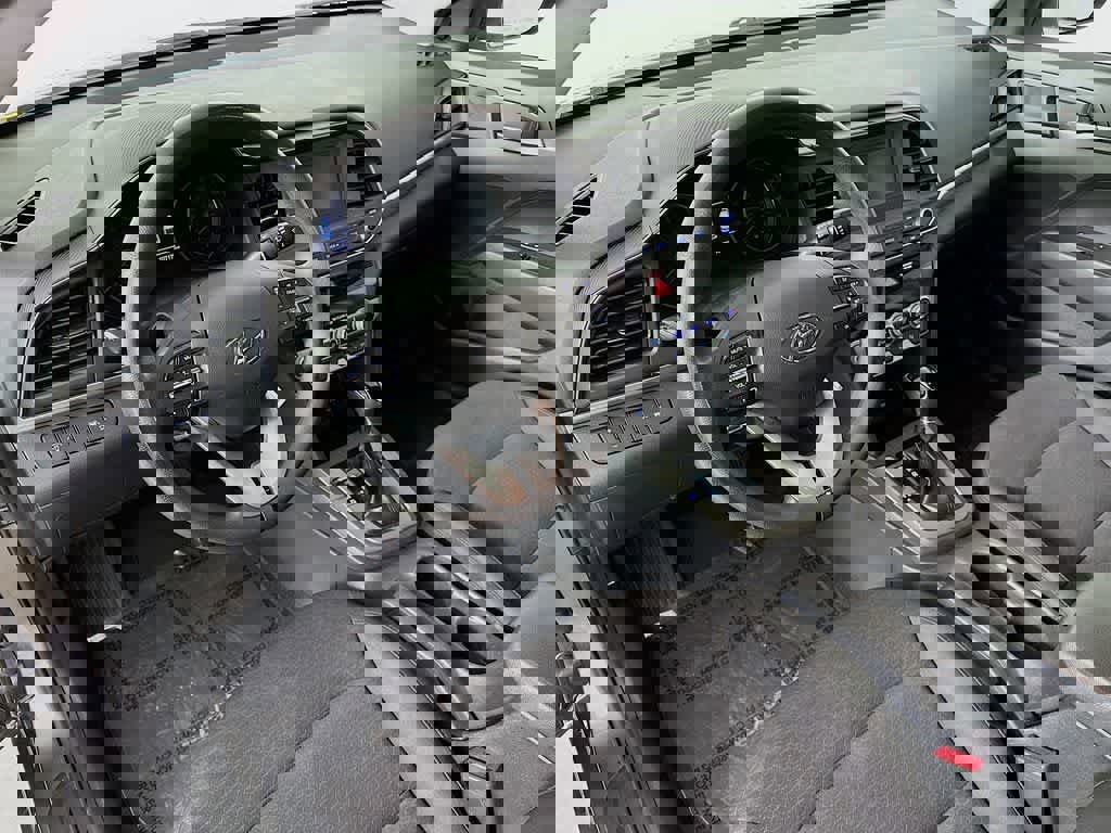 Used 2020 Hyundai Elantra SE w/ Cargo Package (C1) image 9