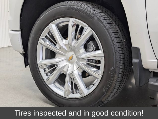 Used 2022 Chevrolet Silverado 1500 High Country w/ High Country Premium Package AWD/4WD image 2