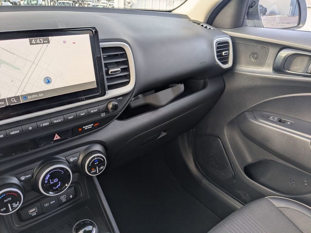 Used 2025 Hyundai Venue Limited image 18