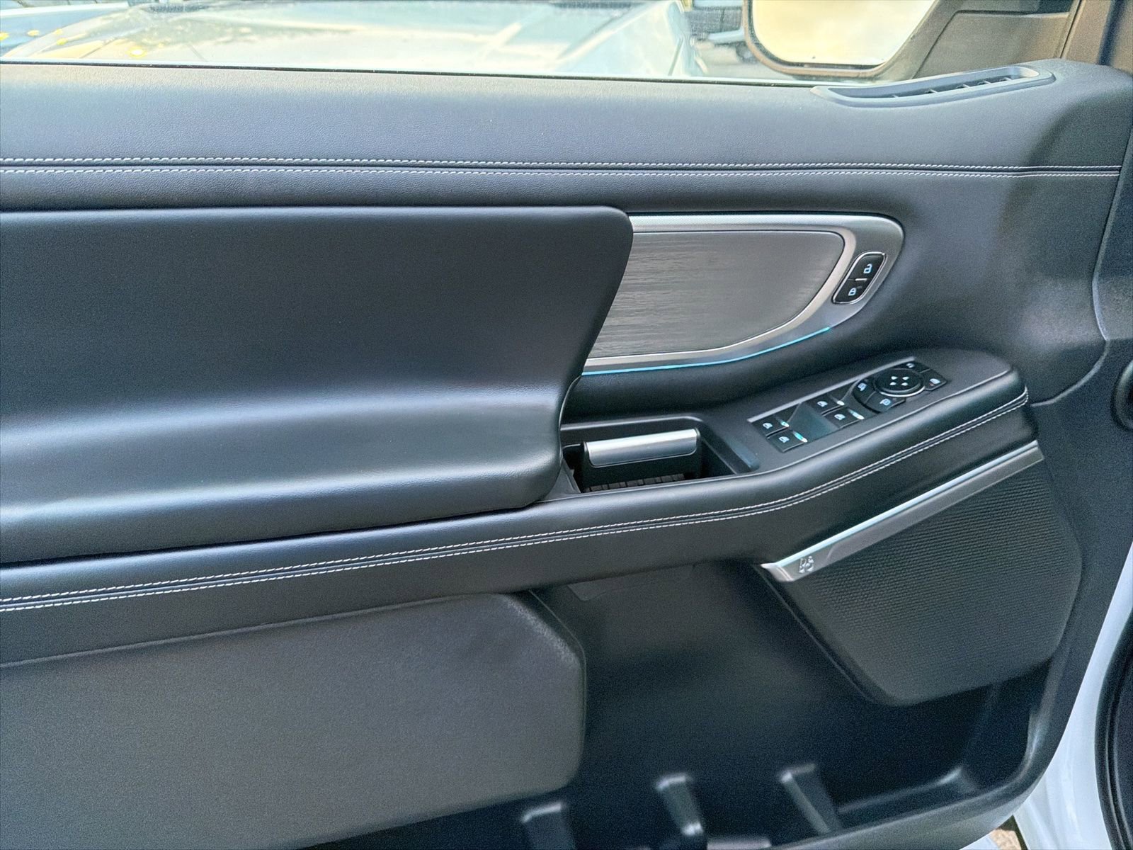 Certified 2025 Ford Expedition Max Platinum image 12