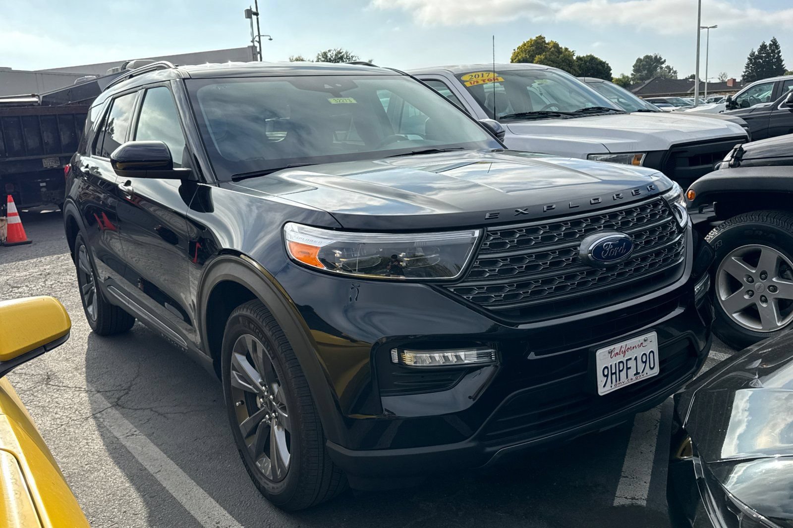 Certified 2023 Ford Explorer XLT w/ Equipment Group 202A AWD/4WD image 2