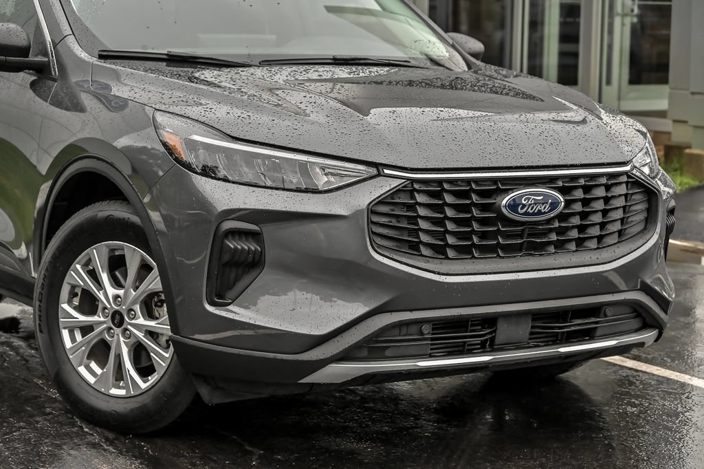 Certified 2023 Ford Escape Active w/ Tech Pack #1 AWD/4WD image 2