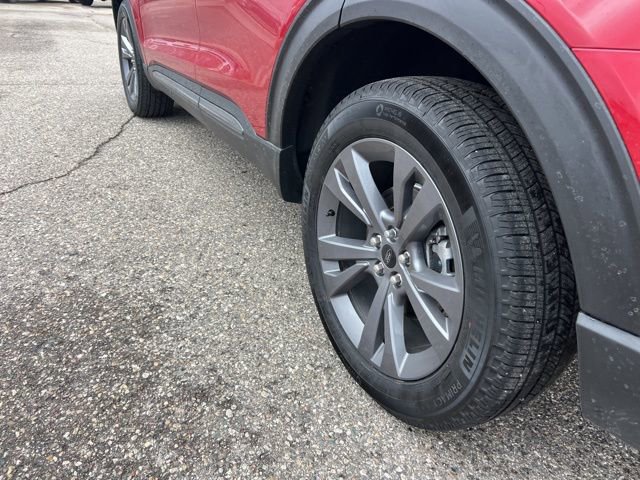 Certified 2024 Ford Explorer XLT w/ Equipment Group 202A image 30