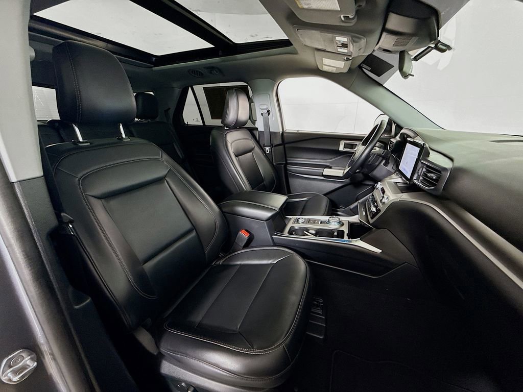 Certified 2021 Ford Explorer XLT w/ Equipment Group 202A image 30