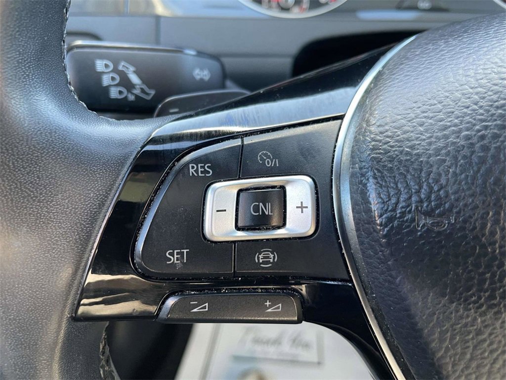 Used 2020 Volkswagen Golf 4-Door image 25