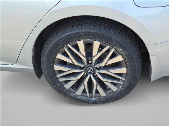 Used 2023 Nissan Altima 2.5 SV w/ SV Premium Package AWD/4WD image 11
