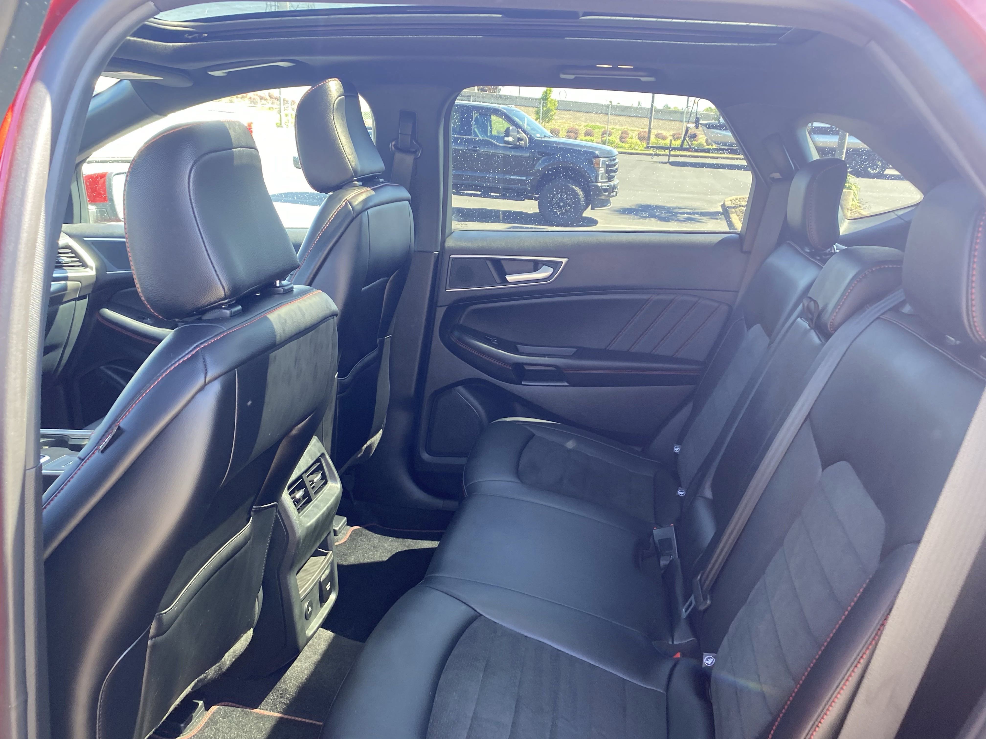 Certified 2024 Ford Edge ST-Line w/ Class II Trailer Tow Package image 10