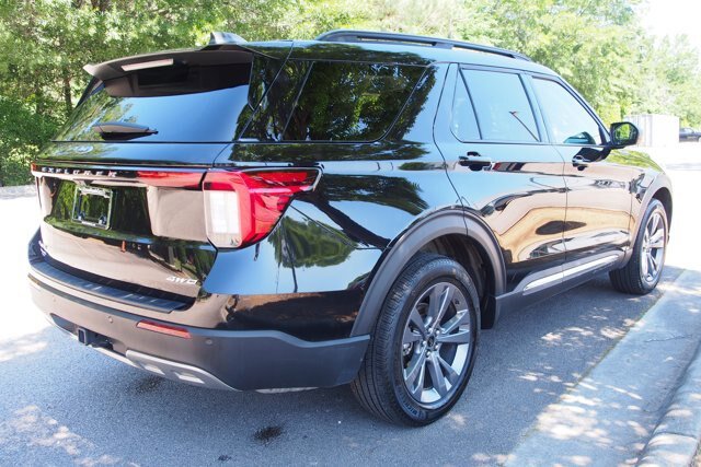 Certified 2025 Ford Explorer Active w/ Active Comfort Package AWD/4WD image 7