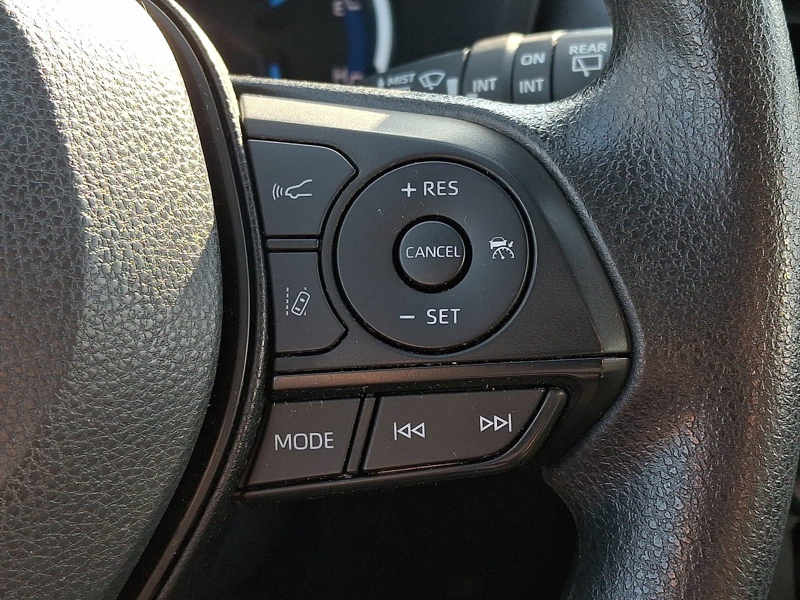 Used 2025 Toyota RAV4 XLE AWD/4WD image 19