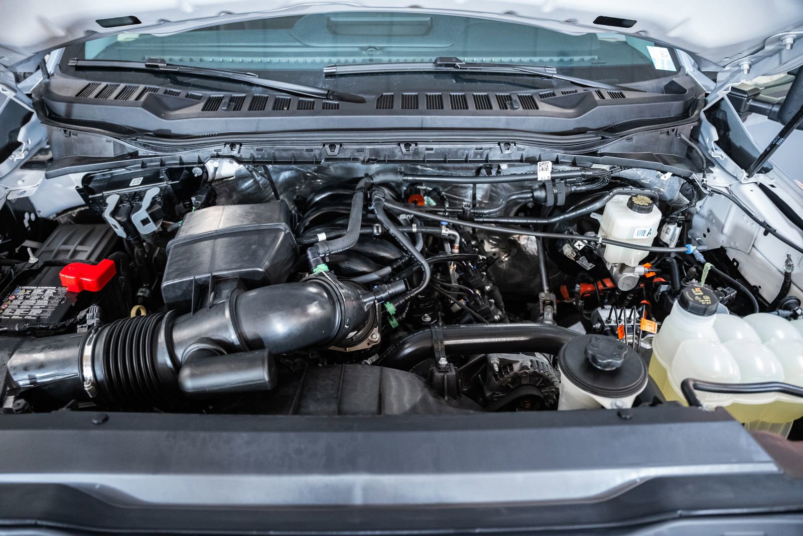 Certified 2025 Ford F250 Lariat w/ Black Appearance Package image 25