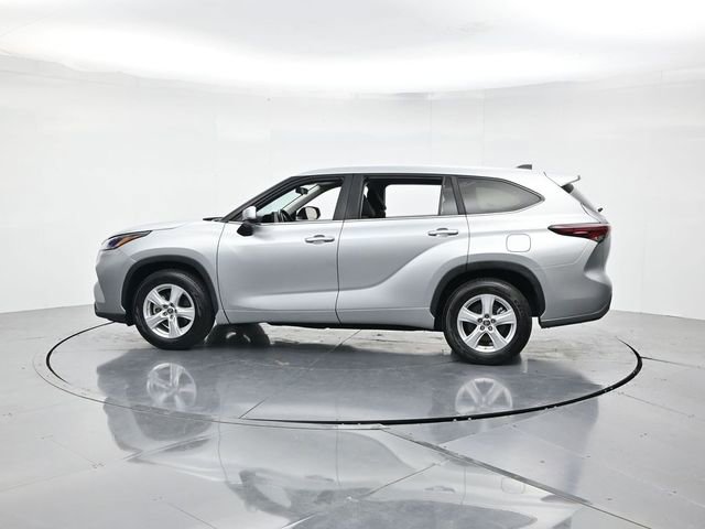 Used 2024 Toyota Highlander LE image 7