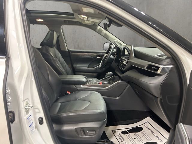 Used 2022 Toyota Highlander Platinum AWD/4WD image 19