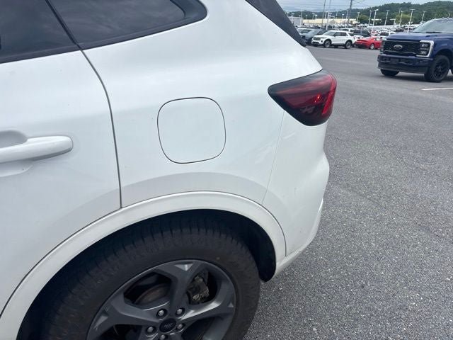 Certified 2024 Ford Escape ST-Line w/ Tech Pack #1 AWD/4WD image 9