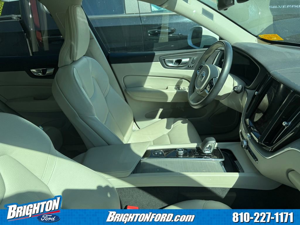 Used 2023 Volvo XC60 B5 Plus AWD/4WD image 5