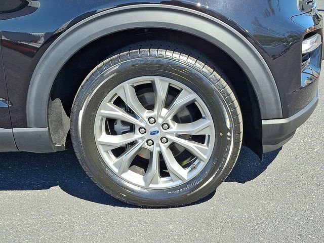 Certified 2023 Ford Explorer XLT w/ Equipment Group 202A AWD/4WD image 8