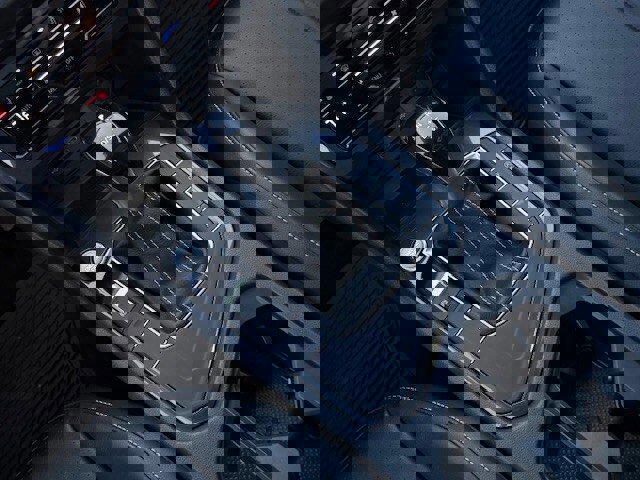 Used 2024 Volkswagen Tiguan SE w/ Panoramic Sunroof Package image 27