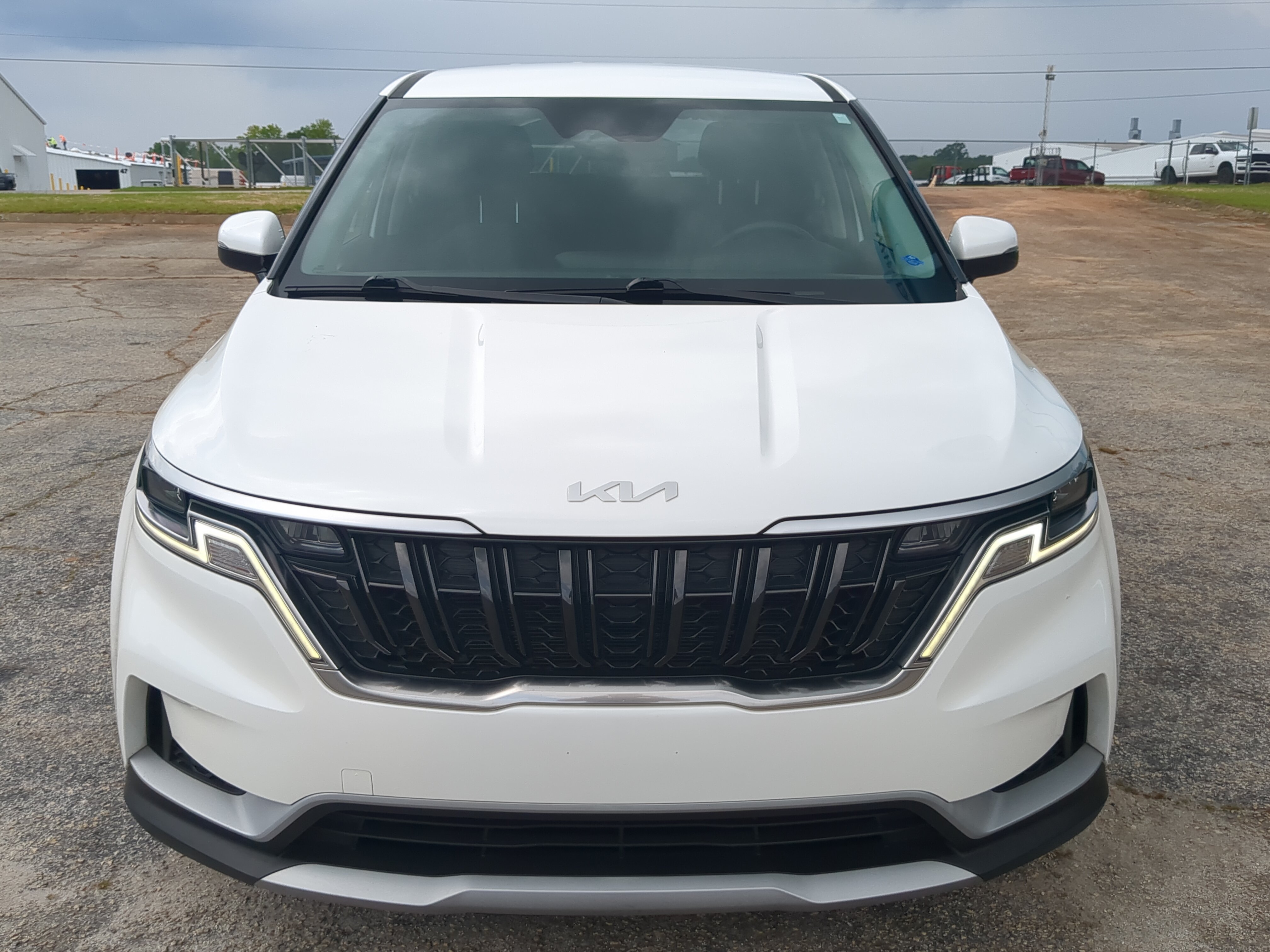 Used 2023 Kia Carnival LX FWD image 7