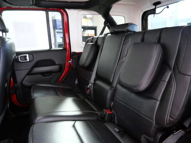 Used 2021 Jeep Wrangler Unlimited Sahara w/ Cold Weather Group AWD/4WD image 15