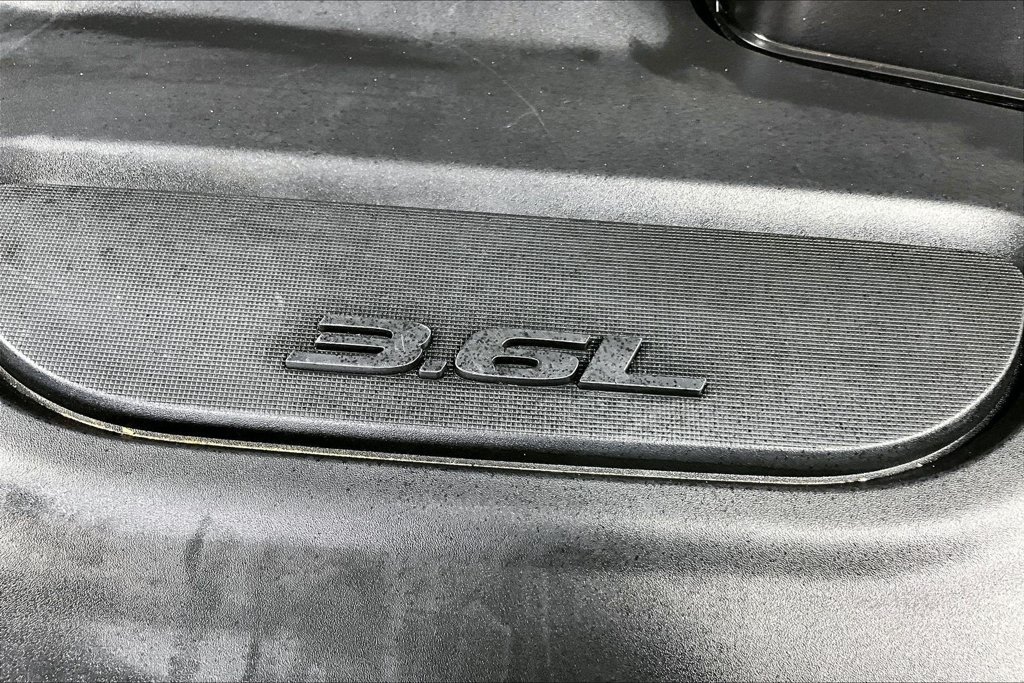 Used 2020 Chrysler Pacifica Touring w/ S Appearance Package FWD image 32