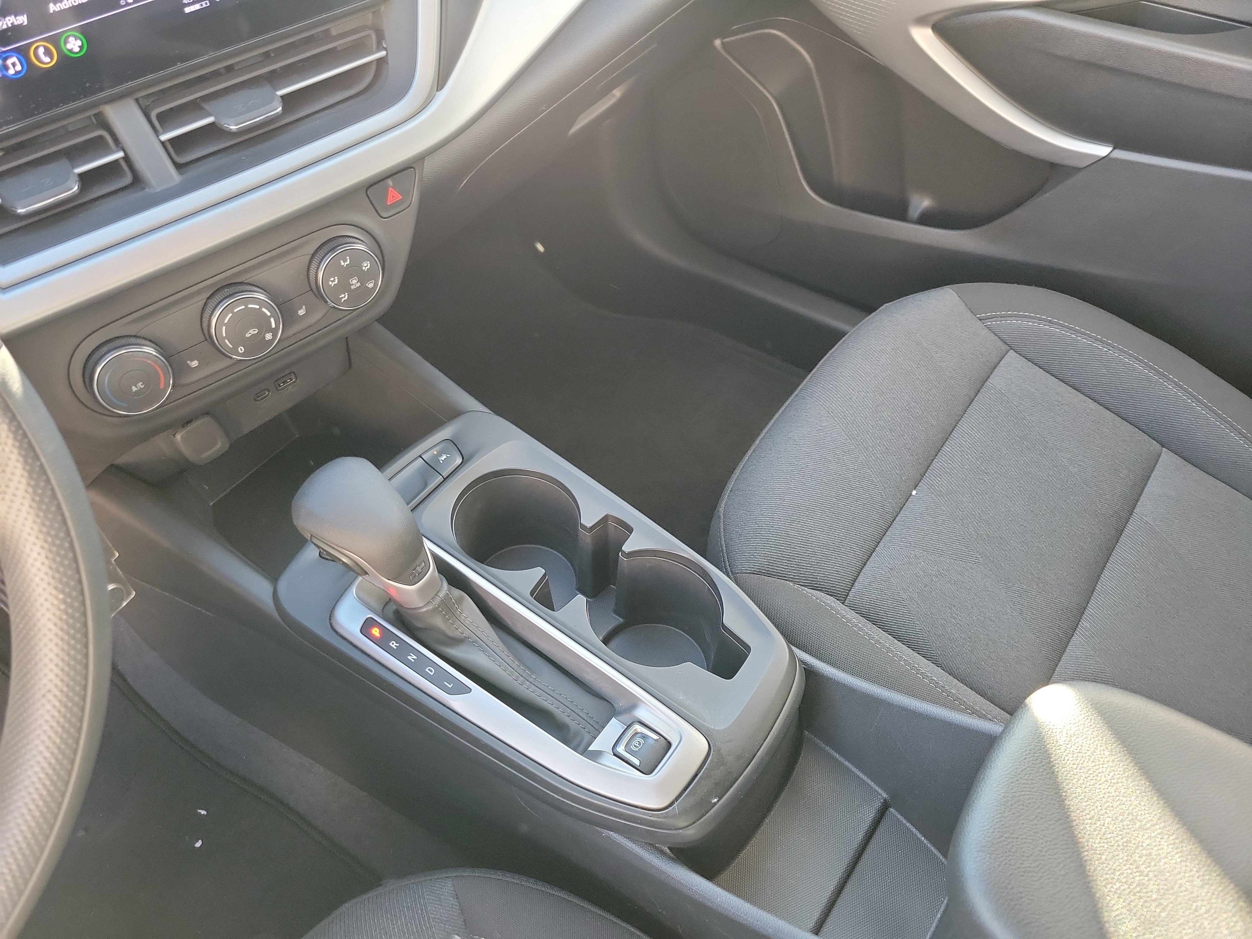 Used 2024 Chevrolet Trax LS w/ LS Convenience Package FWD image 8