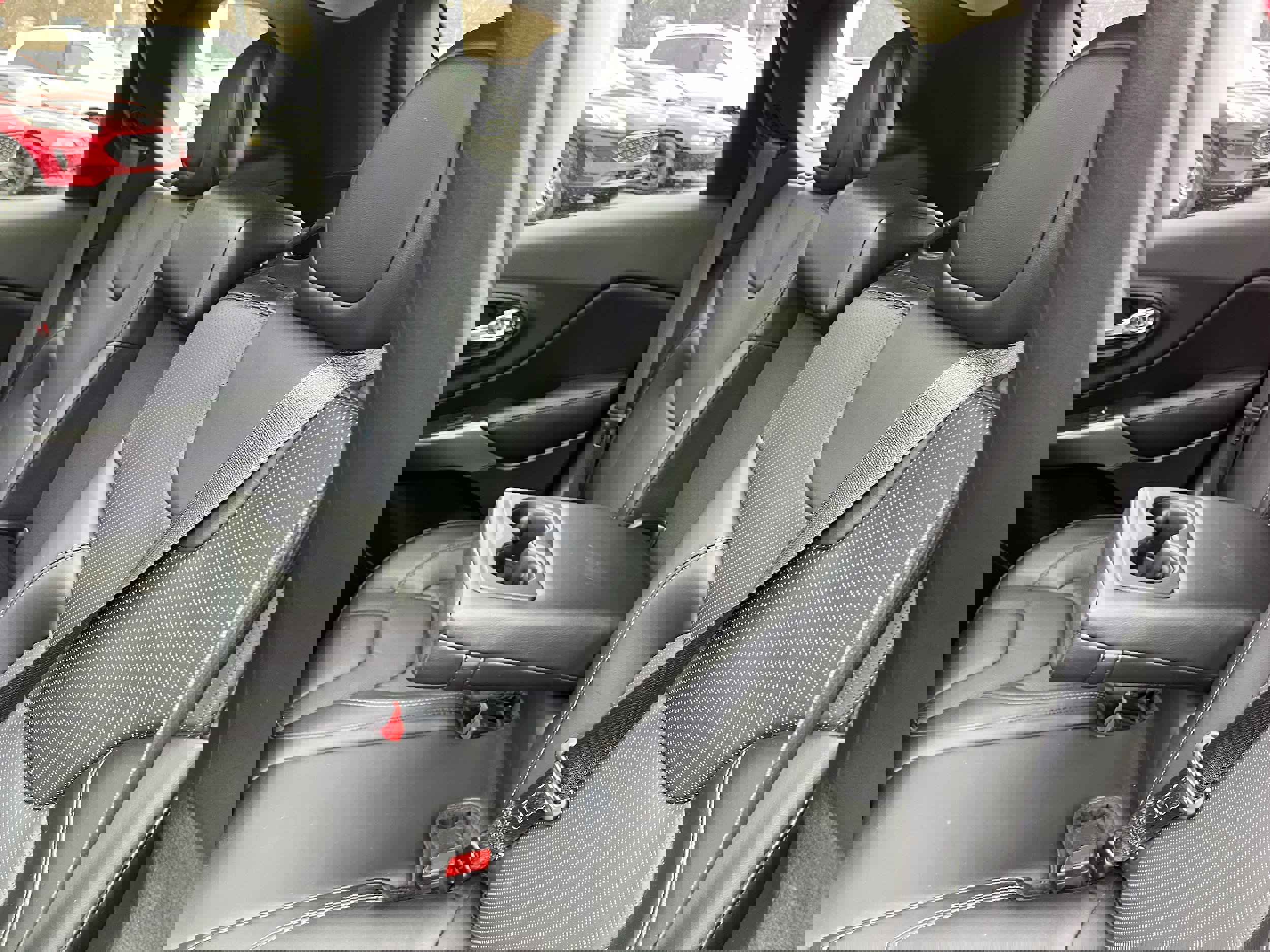 Used 2019 Jeep Cherokee Limited image 13