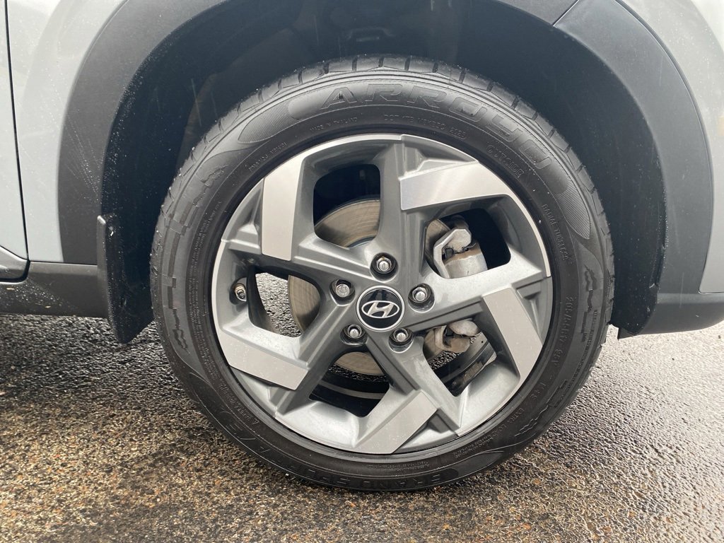 Used 2023 Hyundai Venue SEL image 9