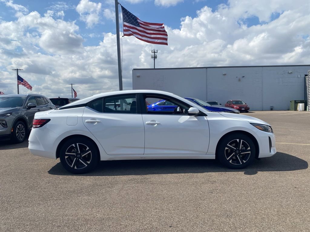 Used 2024 Nissan Sentra SV image 3