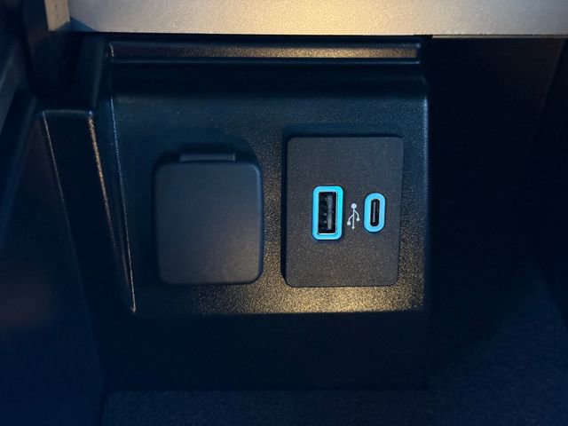 Certified 2022 Ford Explorer XLT w/ Equipment Group 202A image 22