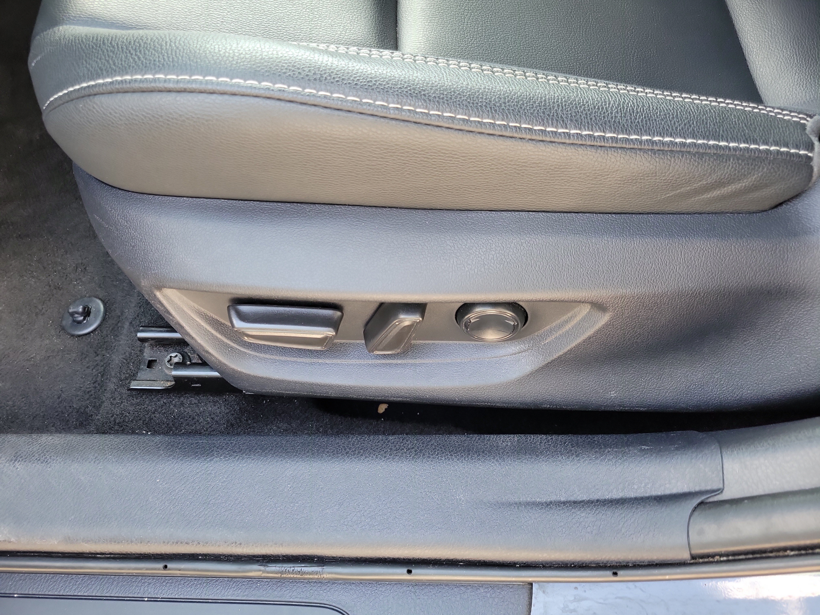 Used 2025 Toyota Camry SE FWD image 18