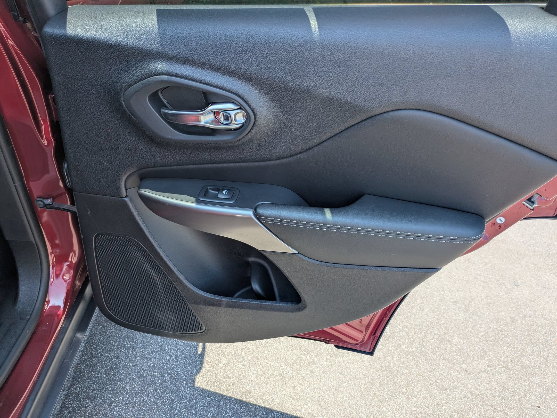 Used 2019 Jeep Cherokee Limited AWD/4WD image 36