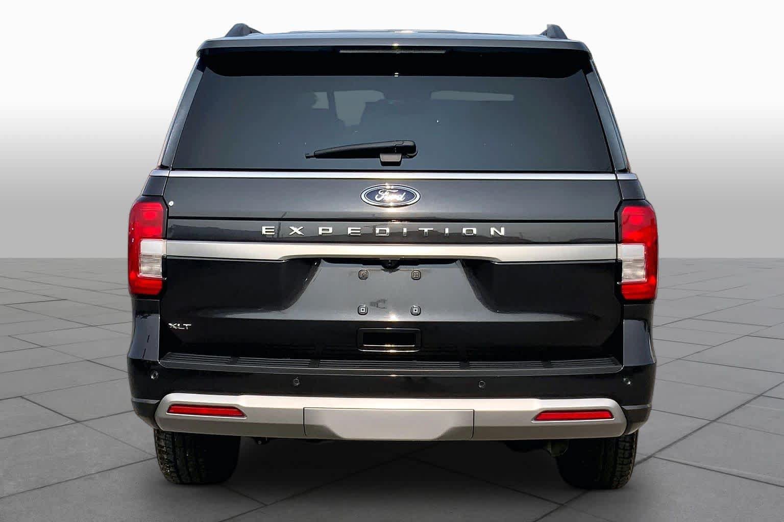 Certified 2023 Ford Expedition XLT RWD image 5