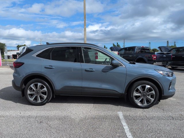 Certified 2023 Ford Escape Platinum AWD/4WD image 3