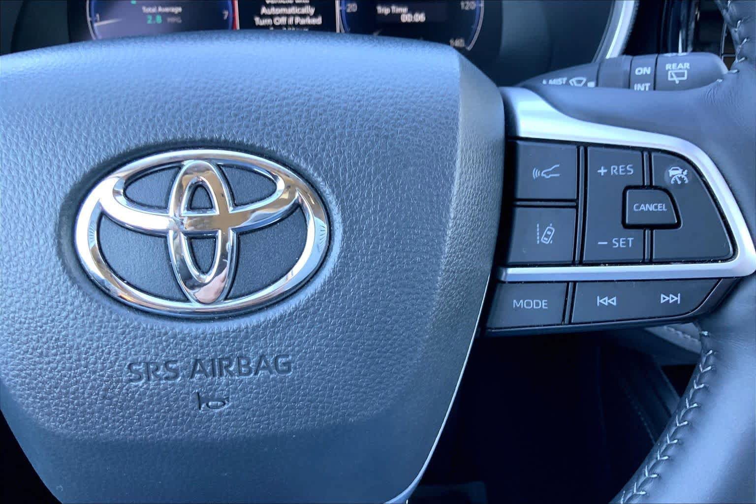 Used 2025 Toyota Highlander Limited AWD/4WD image 25