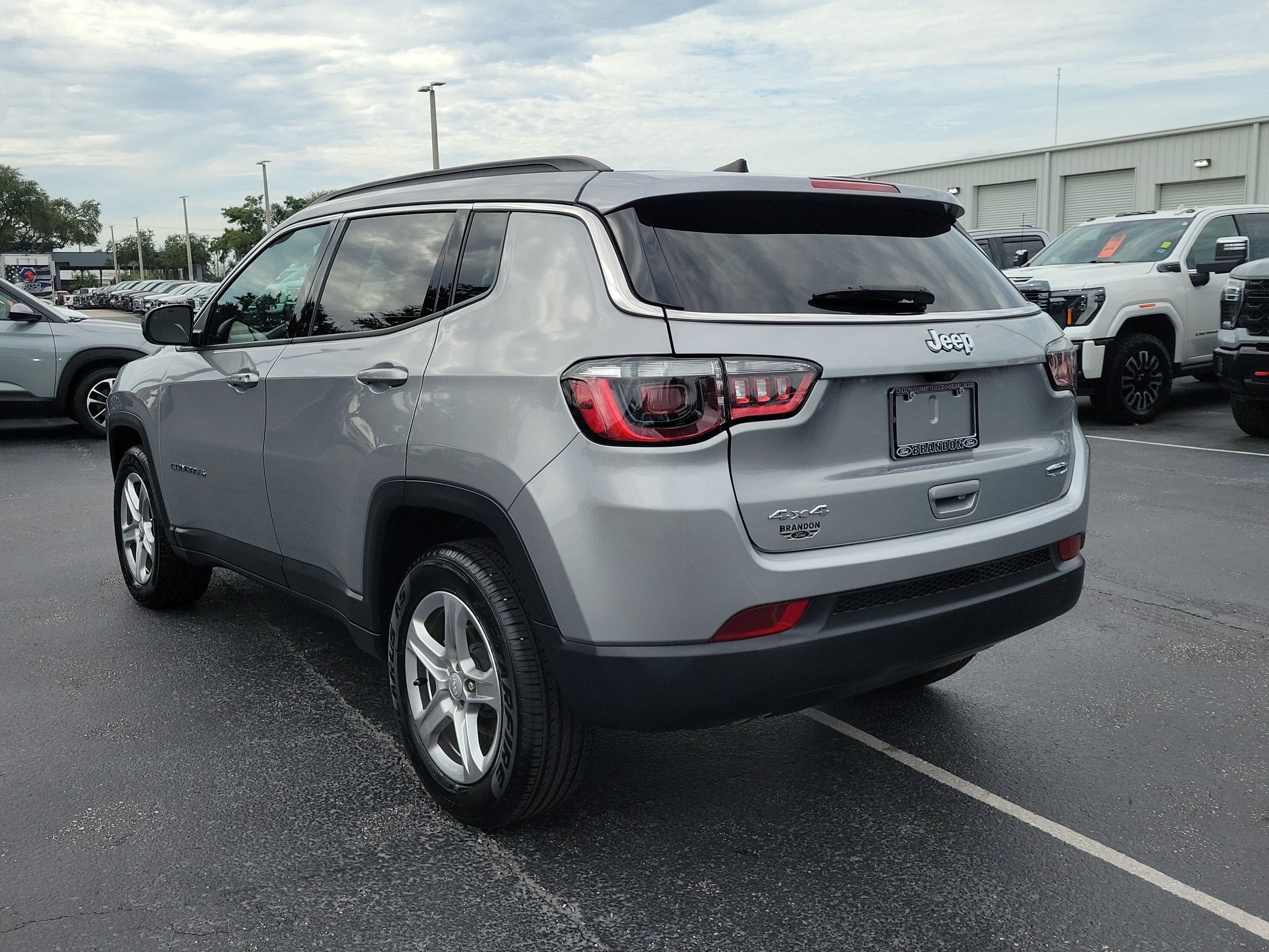 Used 2024 Jeep Compass Latitude AWD/4WD image 7