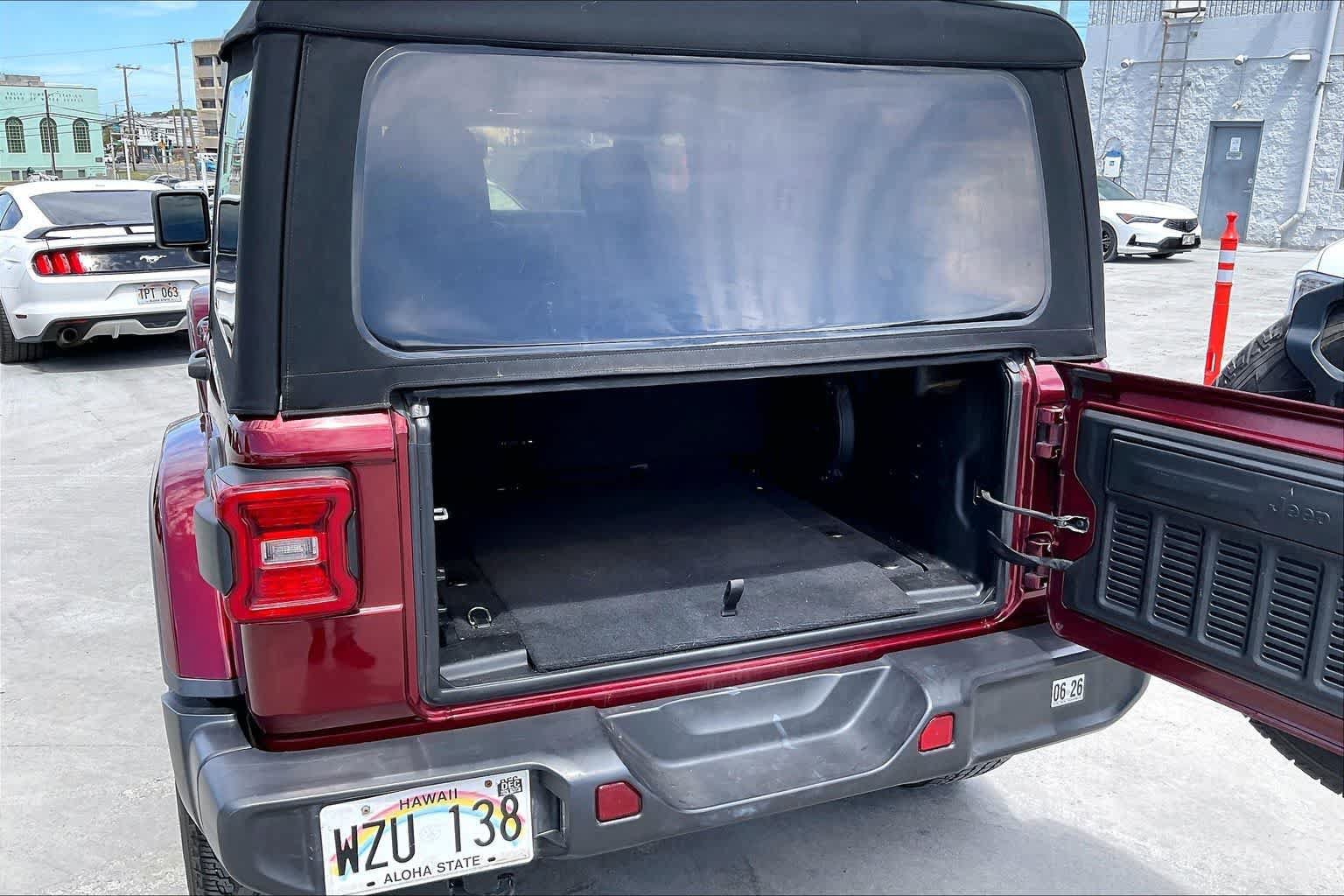 Used 2021 Jeep Wrangler Unlimited Sahara AWD/4WD image 18