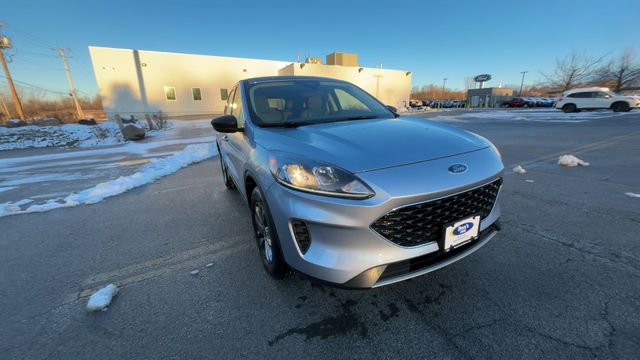 Certified 2022 Ford Escape SE w/ Convenience Package image 3