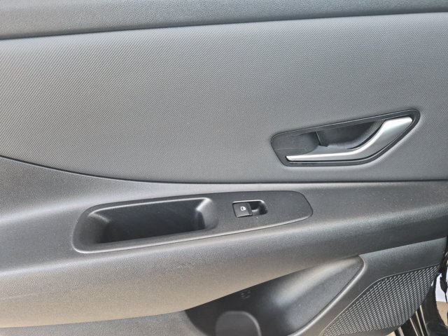 Used 2023 Hyundai Elantra Limited FWD image 30