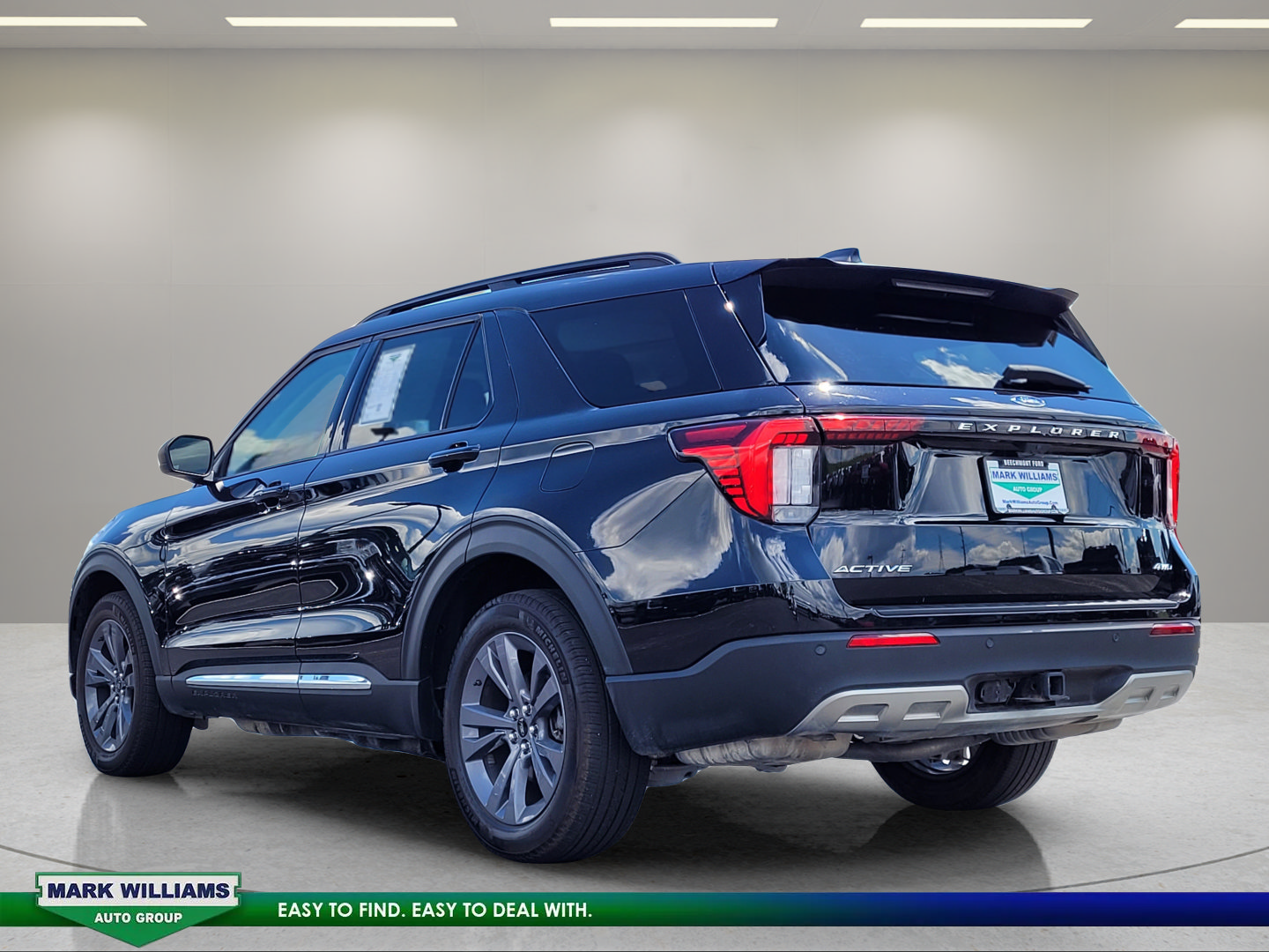 Certified 2025 Ford Explorer Active w/ Active Comfort Package AWD/4WD image 6