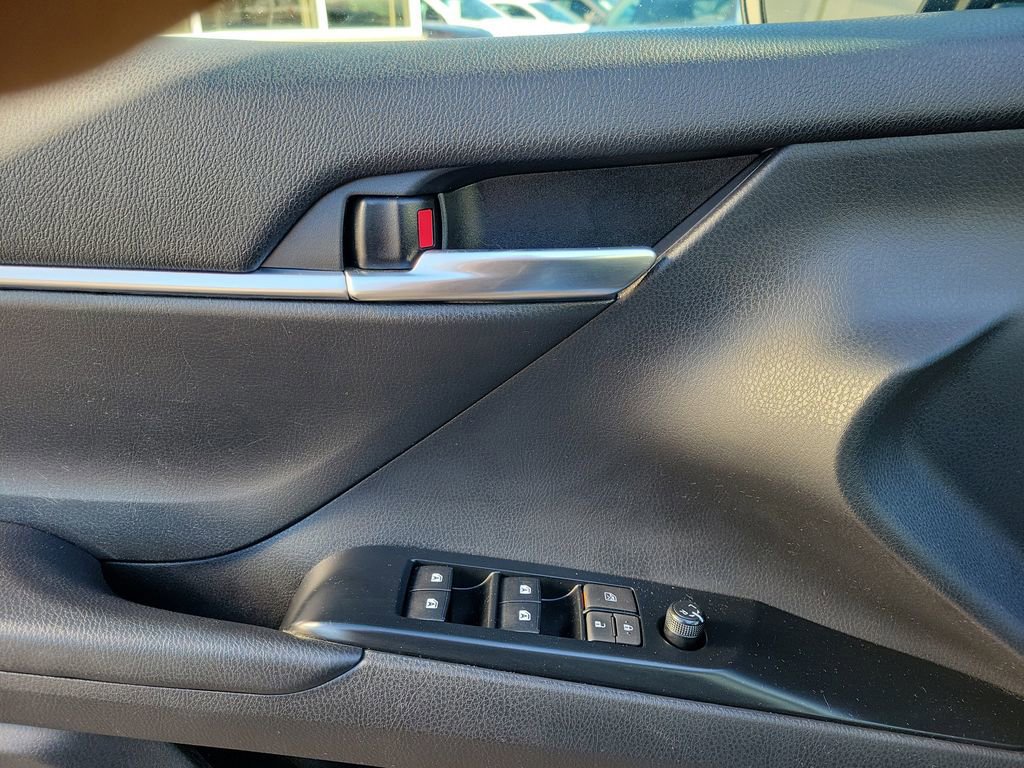 Used 2020 Toyota Camry LE image 18