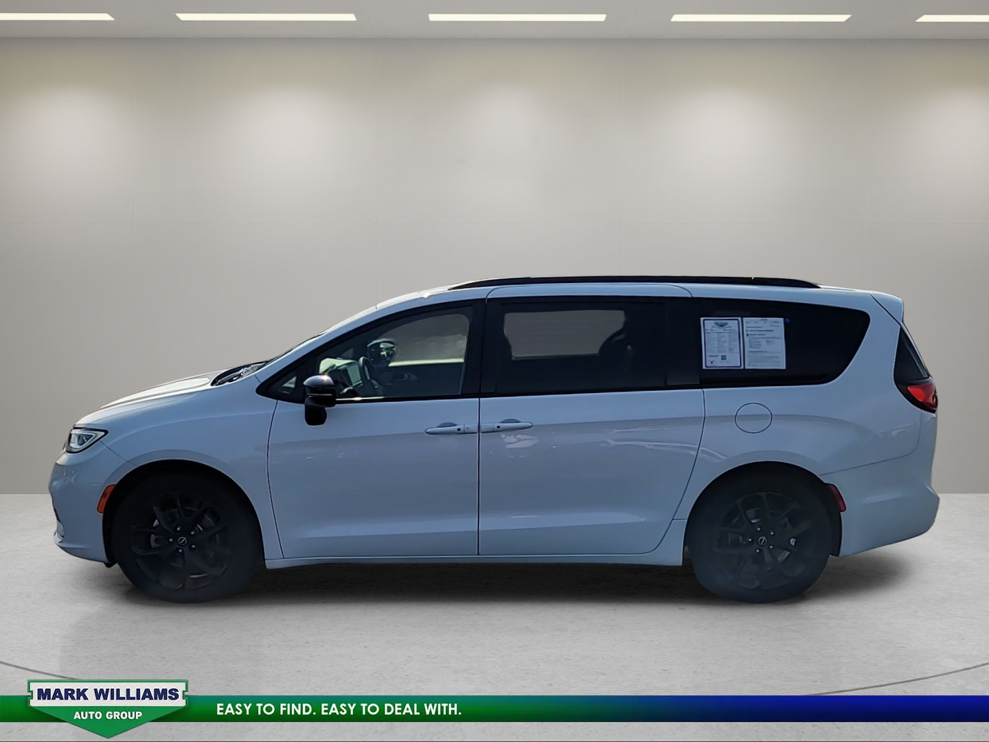 Used 2025 Chrysler Pacifica Limited FWD image 7