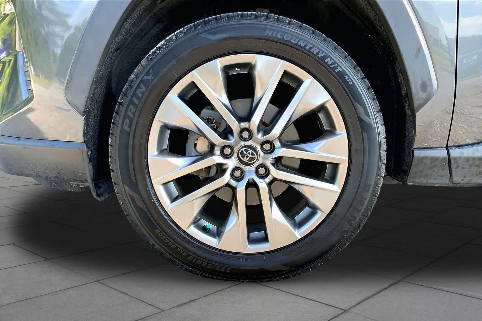 Used 2021 Toyota RAV4 XLE Premium FWD image 11