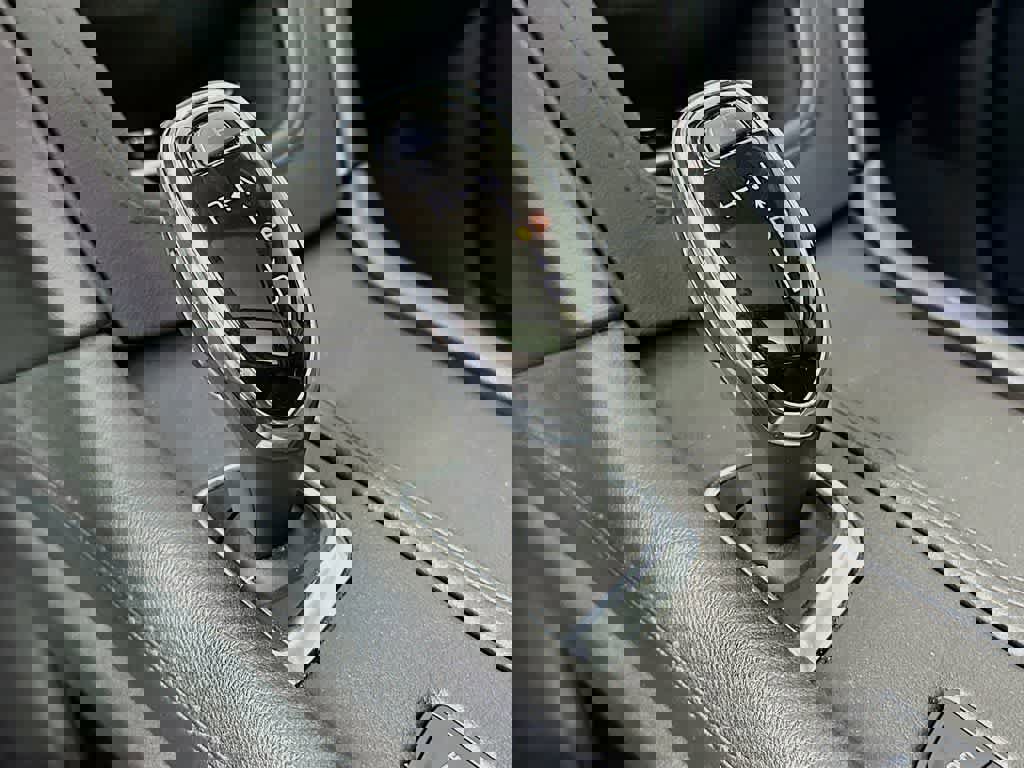 Used 2017 Cadillac XT5 Luxury w/ Driver Awareness Package image 19