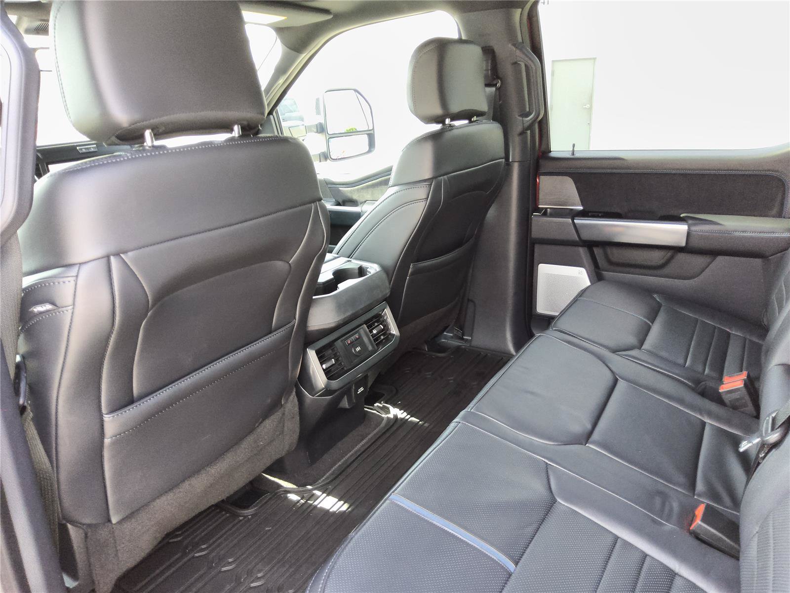Certified 2025 Ford F250 Platinum AWD/4WD image 27