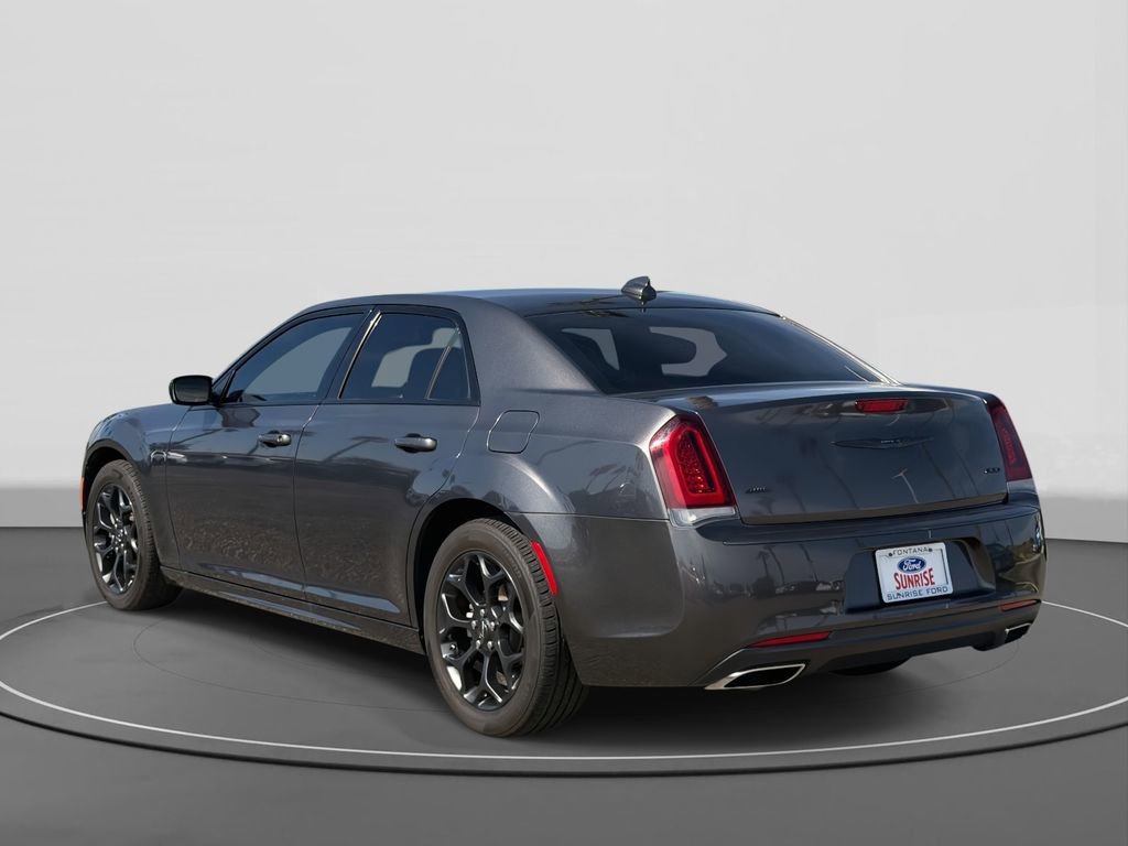 Used 2022 Chrysler 300 Touring L image 2