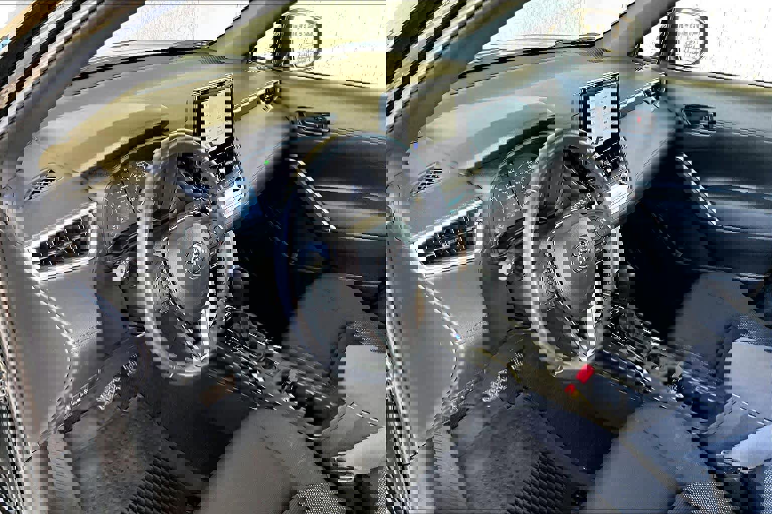 Used 2024 Toyota Corolla Cross SE image 16