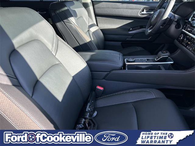 Used 2025 Nissan Pathfinder SL w/ Black Appearance Package image 24