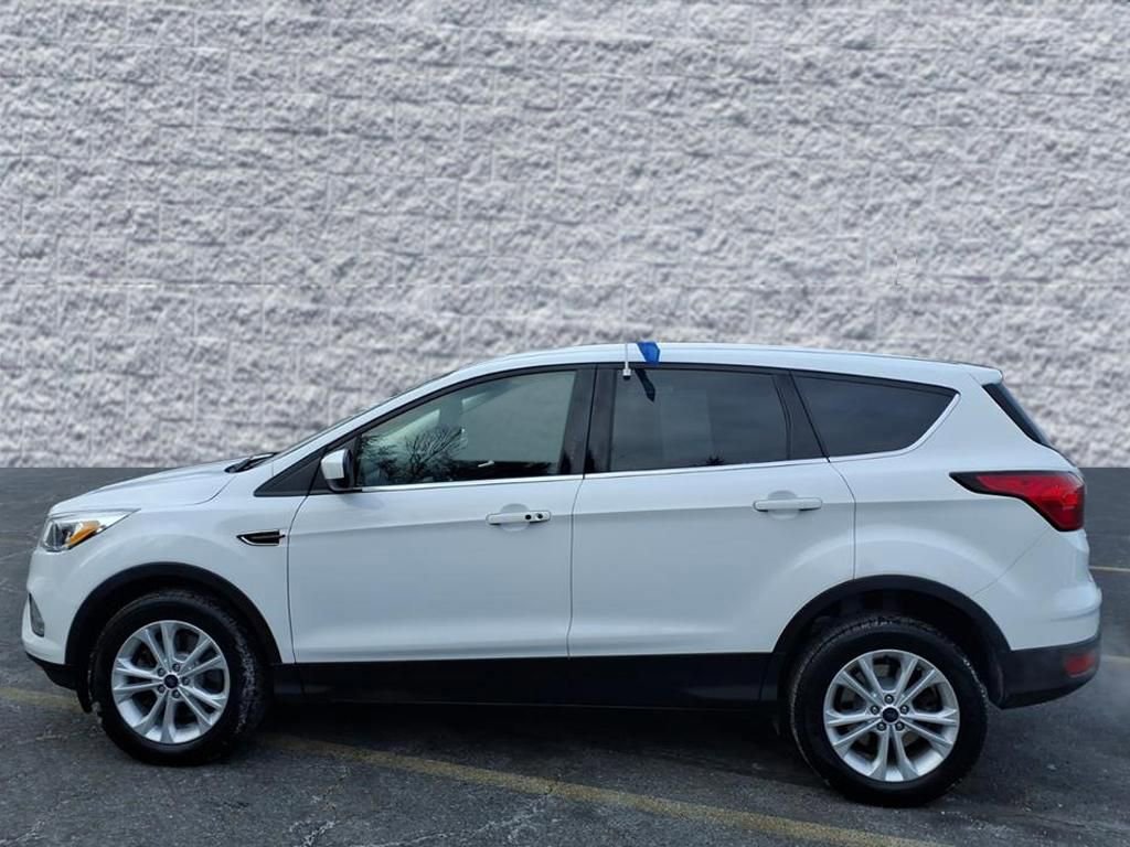 Certified 2019 Ford Escape SE image 2