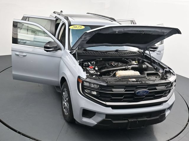 Certified 2025 Ford Expedition Active AWD/4WD image 39